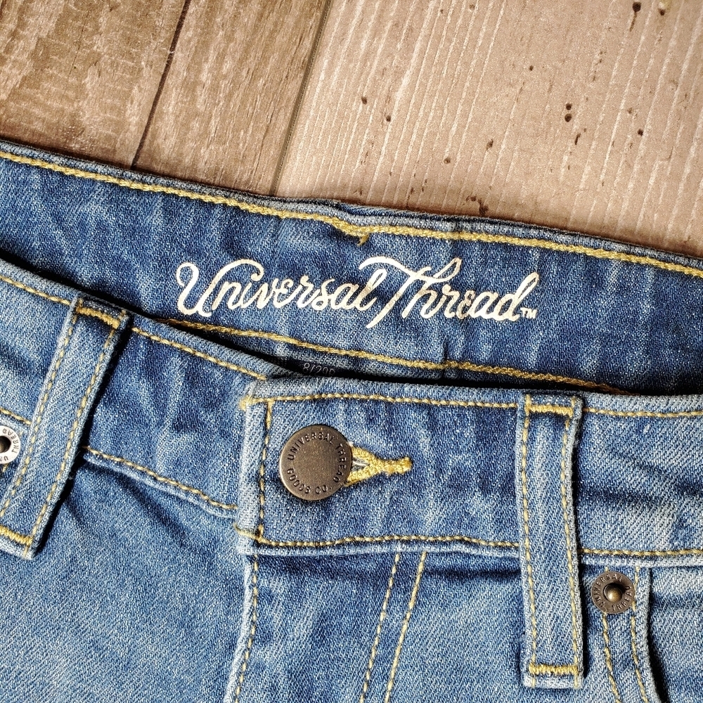 NWT Universal Thread Mid-Rise Boyfriend Shorts 5"… - image 11